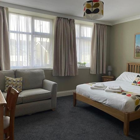 Y Griffin Hotel Penrhyndeudreath Kültér fotó